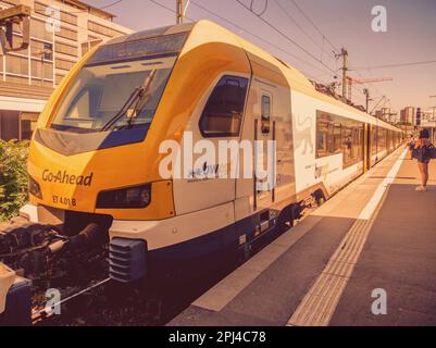 Stoccarda,Germania,Luglio 03,2022: Stazione principale questo è un moderno treno di bwegt, una compagnia della Deutsche Bahn. Foto Stock