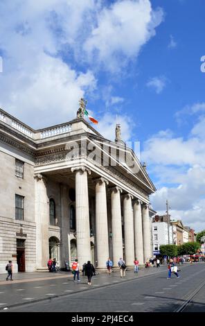 Irlanda, Leinster, Dublino: L'ufficio postale generale su o'Connell Street, un edificio neoclassico di Francis Johnston (1818) che è stato utilizzato come sede centrale da t Foto Stock