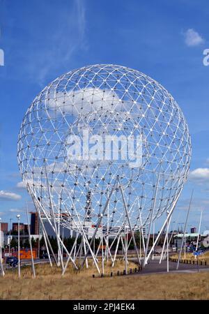 Irlanda del Nord, Belfast: 'Rise' è il nome dato a questa scultura da Wolfgang contrafforte che si trova nel centro della rotonda di Broadway Foto Stock