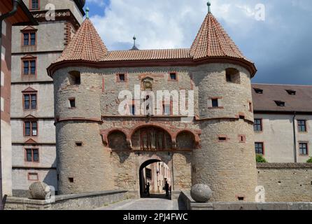 Germania, Baviera, Wurzburg: All'interno della Fortezza di Marienberg: La porta medievale di Scherenberg comandava originariamente un ponte levatoio. St Killian's Tower b Foto Stock