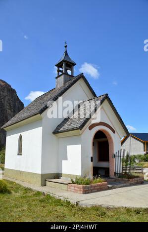 Argentina, El Chalten: Cappella commemorativa, dedicata agli scalatori internazionali che hanno perso la vita sulle montagne del Parque Nacional los Foto Stock