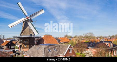 Panorama dello storico mulino a vento a Winsum, Paesi Bassi Foto Stock