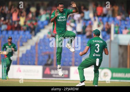 Shariful Islam, il bowler del Bangladesh festeggia dopo che ottiene l'Irlanda la pastella Lorcan Tucker Wickets durante la terza partita T20I allo Zahur Ahmed Chowdhury Foto Stock