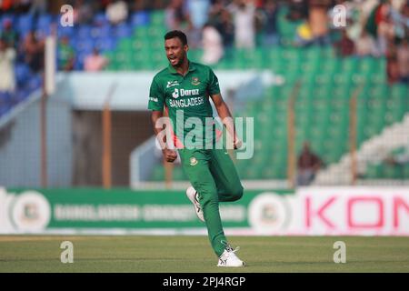 Shariful Islam, il bowler del Bangladesh festeggia dopo che ottiene l'Irlanda la pastella Lorcan Tucker Wickets durante la terza partita T20I allo Zahur Ahmed Chowdhury Foto Stock