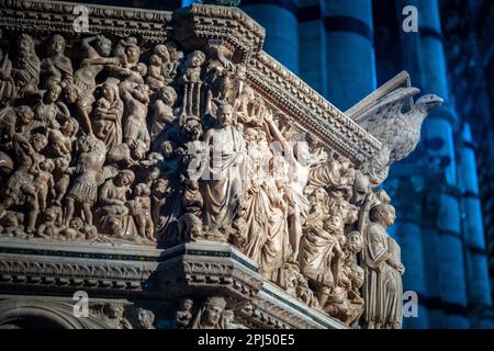 Pulpito di Nicola Pisano nella cattedrale di Siena Foto Stock