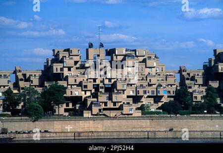 Habitat 67 complesso residenziale visto da Montreal Port Quebec Canada Foto Stock