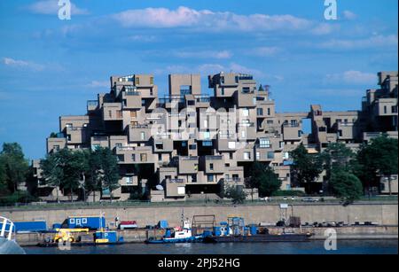 Habitat 67 complesso residenziale visto da Montreal Port Quebec Canada Foto Stock