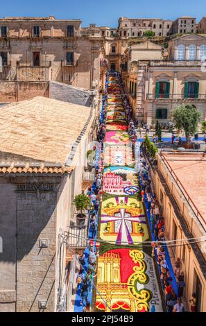 Noto, Sicilia, Italia - 14 2022 maggio: Festa dei Fiori di noto in Sicilia Foto Stock