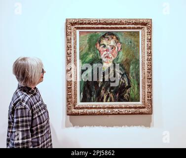 Hastings, East Sussex, Regno Unito. 31st Mar, 2023. Chaim Soutine, le Paysan,1919, 20, Oil on Canvas apertura a Hastings Contemporary il 1 aprile 2023 (fino al 24 settembre), Soutine/Kossoff abbina due figure principali della pittura del 20th° secolo: Una è un maestro della Scuola di Parigi, l'altra è un maestro della Scuola di Londra.Paul Quezada-Neiman/Alamy Live News Credit: Paul Quezada-Neiman/Alamy Live News Foto Stock