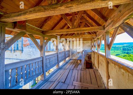 La torre di guardia in legno del castello medievale di Olesko, Ucraina Foto Stock