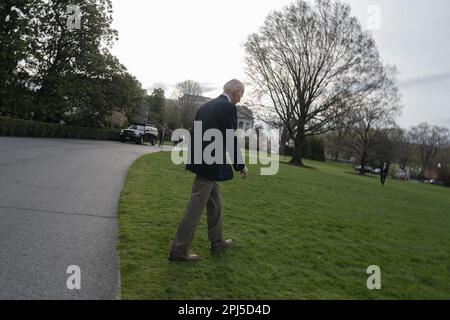 Washington, Stati Uniti. 31st Mar, 2023. Il presidente degli Stati Uniti Joe Biden parte dalla Casa Bianca a Washington, DC, per visitare le parti del Mississippi danneggiate dal tornado il 31 marzo 2023. Foto di Chris Kleponis/UPI Credit: UPI/Alamy Live News Foto Stock