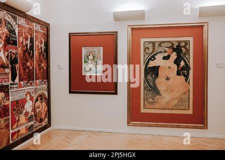 Praga, Repubblica Ceca - Marzo 2023. Alphonse Mucha mostra d'arte nella Galleria Centrale. Foto Stock