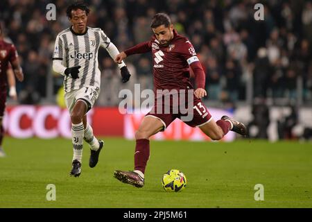 Juan Cuadrado (Juventus), Ricardo Rodriguez (Torino FC) durante la Serie A match tra Juventus FC e Torino FC allo Stadio Allianz il 28 febbraio, Foto Stock