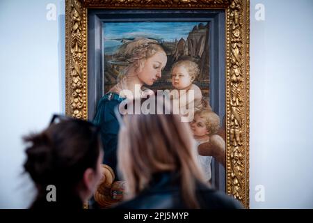 "Madonna col Bambino" di Filippo Lippi (1450-65) in mostra agli Uffizi di Firenze. La madonna può essere un ritratto della sua padrona, Lucrezia Buti Foto Stock