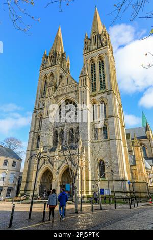 L'ingresso alla cattedrale della Beata Vergine Maria, Truro, Cornwall, England, Regno Unito Foto Stock