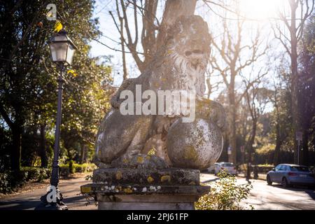 Statue all'inizio di Viale Machiavelli vicino alla porta Romano nell'Oltrarno, Firenze Foto Stock