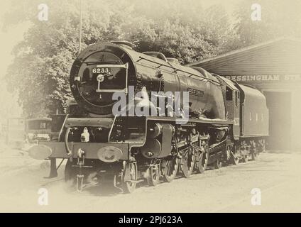 London Midland Scottish Railways 4-6-2 # 6233 Duchessa di Sutherland treno a vapore passeggeri che è stato costruito a Crewe nel 1936, visto qui al Museo del vapore di Bressingham Foto Stock