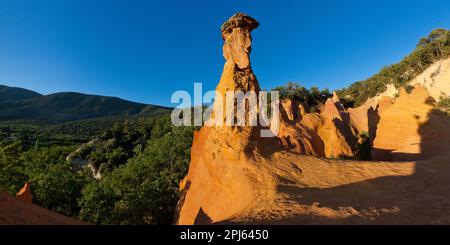 Francia. Vaucluse (84) Parco Naturale Regionale del Luberon. Colorado di Rustrel. Colorado provenzale o ocra Rustrel è un sito naturale che si estende su oltre 30 Foto Stock