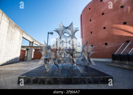 Scultura 'Don del artista', di Angel Duarte Jiménez, Estremaduran e Museo Iberoamericano di Arte Contemporanea, Badajoz Foto Stock