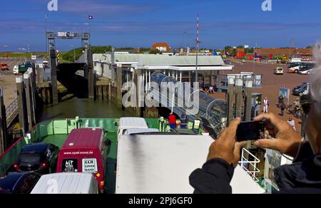 Arrivo del traghetto sull'isola di Norderney, distretto di Aurich, . Germania Foto Stock