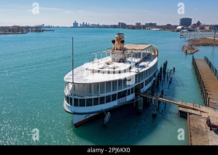 Detroit, Michigan - i lavori di restauro sono in corso sulla SS Ste Clair, uno dei due piroscafi da 2500 passeggeri che hanno ferito generazioni di Detroiters Foto Stock