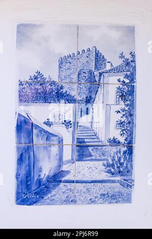 Europa, Portogallo, Obidos. Aprile 15, 2022. Murale del Castello di Obido utilizzando azulejos, tradizionale dipinto a mano ti Foto Stock