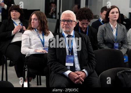 BUCA, UCRAINA - 31 MARZO 2023 - l'ambasciatore straordinario e plenipotenziario del Regno di Norvegia in Ucraina Erik Svedahl partecipa al Regno Unito per Foto Stock