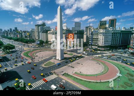 1997 obelisco storico AVENIDA NUEVE DE JULIO A PLAZA DE LA REPUBLICA BUENOS AIRES ARGENTINA Foto Stock