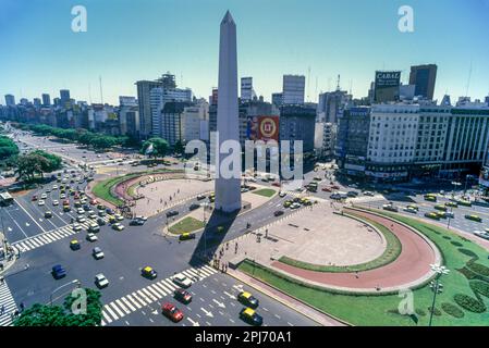 1997 obelisco storico AVENIDA NUEVE DE JULIO A PLAZA DE LA REPUBLICA BUENOS AIRES ARGENTINA Foto Stock