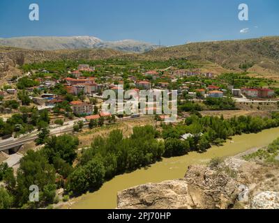 Distretto di Kemah, Erzincan, Turchia. Giugno 19,2021. Kemah distretto centro città. Giorno d'estate Foto Stock