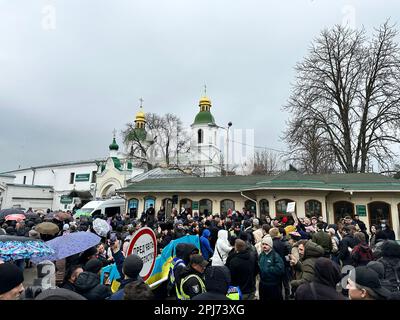 KIEV, UCRAINA - MARZO 31: I credenti del Patriarcato di Mosca della Chiesa Ortodossa Ucraina si riuniscono per protestare contro il trasferimento di Kiev Foto Stock