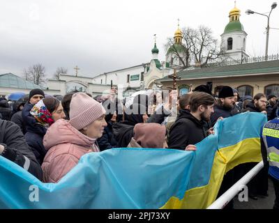 KIEV, UCRAINA - MARZO 31: I credenti del Patriarcato di Mosca della Chiesa Ortodossa Ucraina si riuniscono per protestare contro il trasferimento di Kiev Foto Stock