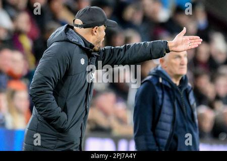 Vincent Kompany, direttore di Burnley durante la partita del campionato Sky Bet, Burnley vs Sunderland a Turf Moor, Burnley, Regno Unito. 31st Mar, 2023. (Foto di ben Roberts/News Images) a Burnley, Regno Unito, il 3/31/2023. (Foto di ben Roberts/News Images/Sipa USA) Credit: Sipa USA/Alamy Live News Foto Stock