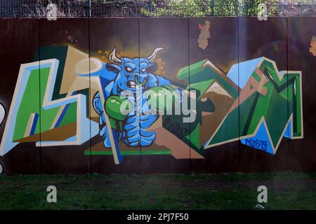 Legales, künstlerisches Graffito an der Mauer um den Kalkberg, die Hall of Fame genannt wird. Die Stadt Köln Hat einen Großen Teil der Mauer für Spray Foto Stock