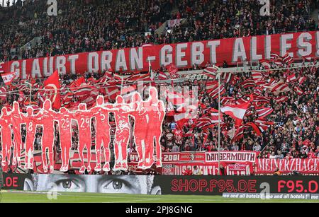Dusseldorf, Germania. 31st Mar, 2023. Primo : 03/31/2023, calcio, campionato 2nd, 2nd Bundesliga, Stagione 2022/2023, Fortuna Dusseldorf - HSV Hamburg Hamburg, HSV Hamburg Hamburg Hamburg Hamburg 2: 2 Choreo Fans Dusseldorf, trasparente : credete in esso, date it your All Credit: dpa/Alamy Live News Foto Stock