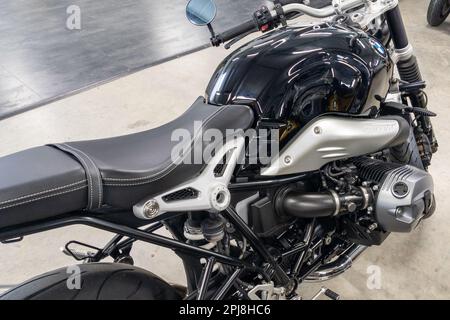 Bordeaux , Aquitaine France - 03 31 2023 : BMW r 1200 nove-t neo retro dettaglio moto d'epoca Foto Stock