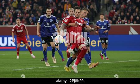 Dusseldorf, Germania. 31st Mar, 2023. Primo : 03/31/2023, calcio, 2nd° divisione, 2nd Bundesliga, Stagione 2022/2023, Fortuna Dusseldorf - HSV Hamburg Hamburg, HSV Hamburg Hamburg Hamburg Hamburg 2: 2 Daniel GINCZEK, Fortuna Duels Credit: dpa/Alamy Live News Foto Stock