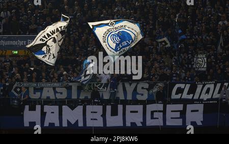Dusseldorf, Germania. 31st Mar, 2023. Primo : 03/31/2023, calcio, campionato 2nd, 2nd Bundesliga, Stagione 2022/2023, Fortuna Dusseldorf - HSV Hamburg Hamburg, HSV Hamburg Hamburg Hamburg Hamburg 2: 2 tifosi HSV Hamburg Hamburg, bandiere Credit: dpa/Alamy Live News Foto Stock