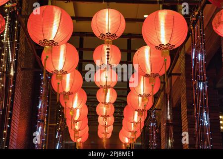Lampade cinesi luminose a Bangkok, Thailandia. Foto Stock