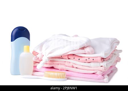 Vestiti per bambini con accessori per doccia isolati su sfondo bianco, vista dall'alto Foto Stock