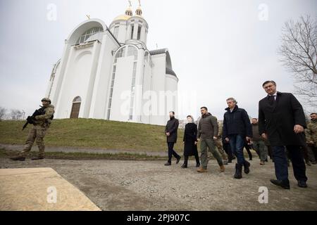 Guerra in Ucraina. Commemorare le vittime del massacro di Buha il 31 marzo 2023. Anche i capi di Stato e di governo di Slovacchia, Slovenia, Croazia e Moldavia si sono recati in Ucraina per la commemorazione a Buka. Partecipazione del Presidente dell'Ucraina agli eventi in occasione della liberazione dei territori ucraini dagli invasori russi Foto: L'Ufficio Presidenziale dell'Ucraina via Foto Stock