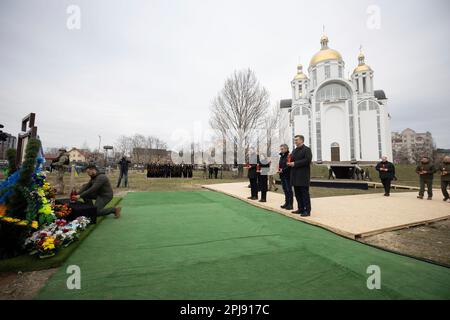 Guerra in Ucraina. Commemorare le vittime del massacro di Buha il 31 marzo 2023. Anche i capi di Stato e di governo di Slovacchia, Slovenia, Croazia e Moldavia si sono recati in Ucraina per la commemorazione a Buka. Partecipazione del Presidente dell'Ucraina agli eventi in occasione della liberazione dei territori ucraini dagli invasori russi Foto: L'Ufficio Presidenziale dell'Ucraina via Foto Stock