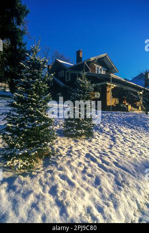 Coperta di neve HOUSE BROOKVILLE storico quartiere Jefferson county PENNSYLVANIA USA Foto Stock