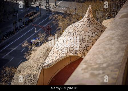 Galleria che circonda il tetto di Casa Milà - la Pedrera (Barcellona, ​​Catalonia, Spagna) ESP: Galería llamada 'camino de ronda' que rodea la Pedrera Foto Stock