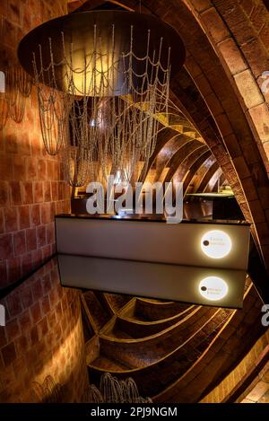 Modello della struttura parabolica della chiesa del Còlonia Güell esposto all'interno della soffitta di Casa Milà - la Pedrera (Barcellona, Catalogna, Spagna) Foto Stock