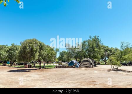 Parco Nazionale di Augrabies, Sudafrica - 25 febbraio 2023: Campeggio nel Parco Nazionale di Augrabies Falls. Le tende sono visibili Foto Stock