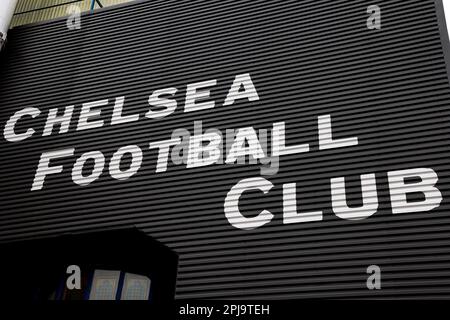 Londra, Regno Unito. 01st Apr, 2023. 1st aprile 2023; Stamford Bridge, Chelsea, Londra, Inghilterra: Premier League Football, Chelsea contro Aston Villa; Chelsea Football Club banner al di fuori di Stamford Bridge Credit: Action Plus Sports Images/Alamy Live News Foto Stock