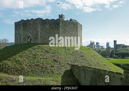 Castello di Cardiff il Norman Keep. Marzo 2023. Molla Foto Stock