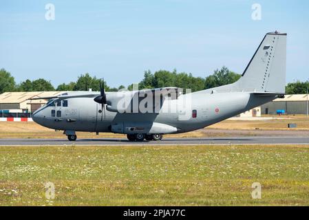 Alenia C-27J aereo da trasporto Spartan RS-50 dell'Aeronautica militare Italiana, in volo al Royal International Air Tattoo Airshow. Pista Foto Stock
