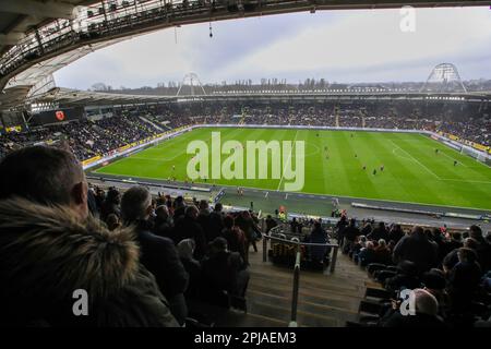 La parte superiore dello stand West nello stadio MKM vede la sua maggiore partecipazione in sei anni durante la partita del campionato Sky Bet Hull City vs Rotherham United allo stadio MKM di Hull, Regno Unito, 1st aprile 2023 (Foto di James Heaton/News Images) Foto Stock